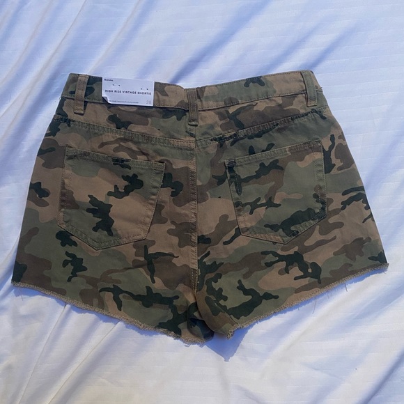 NWT Bluenotes Camo Shorts - Picture 2 of 4